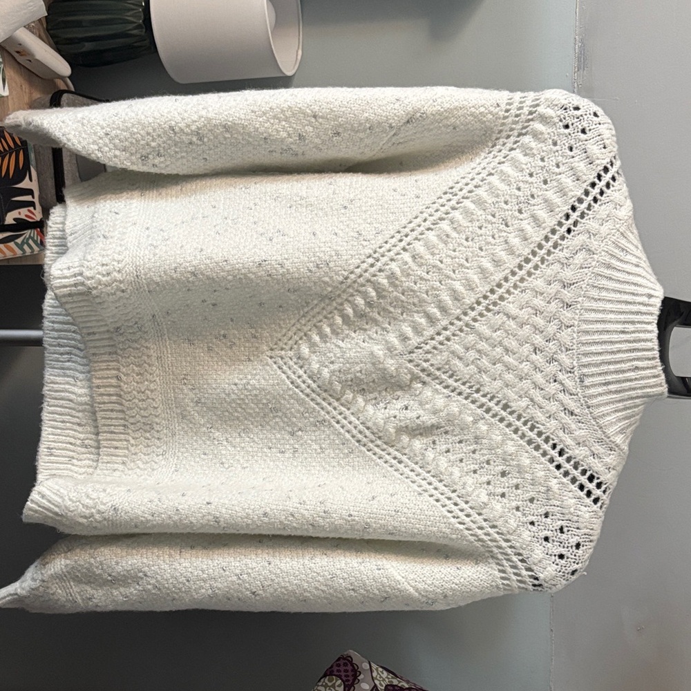 Chic White Knit Turtleneck Sweater